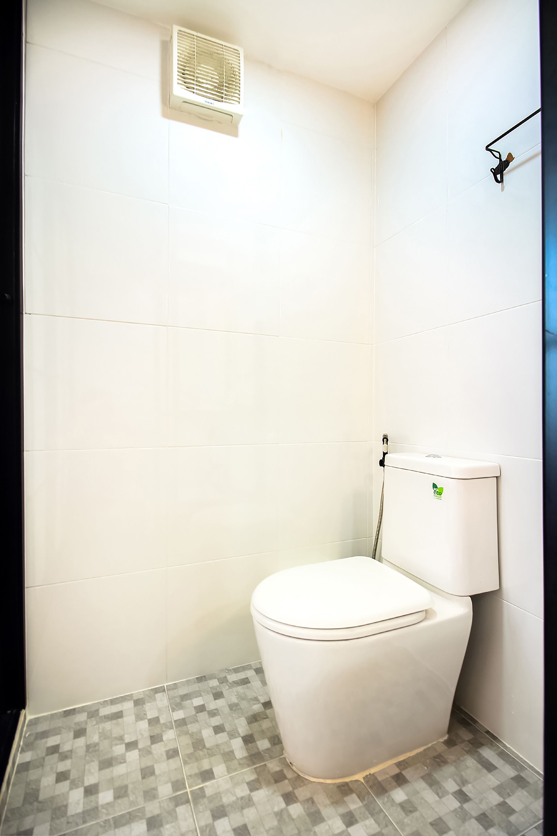 suite | bathroom | shower, towels, soap, shampoo