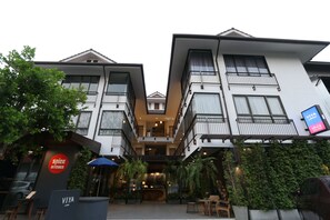 ด้านหน้าที่พัก