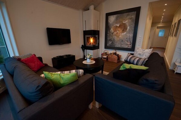 Maison en rangée Prestige, 3 chambres, sauna, vue sur la mer | Salle de séjour | Téléviseur à écran plat