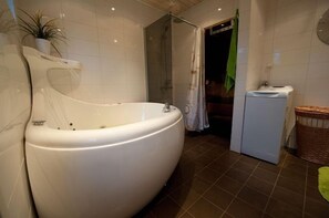 Premium-pientalo, 3 makuuhuonetta, sauna, merinäköala | Poreamme