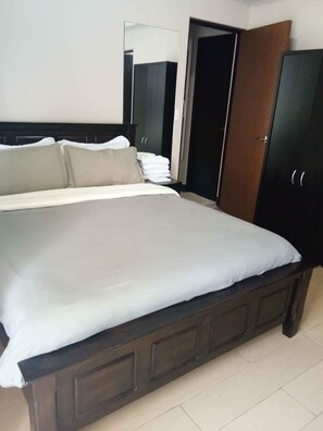 2 bedrooms, Egyptian cotton sheets, premium bedding, down duvets - Cubao ManhattanHeights Unit 4Q Tower D (Quezon City)