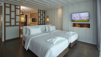 Jacuzzi Deluxe Room - Transfer from Hua Hin Airport | Minibar, coffres-forts dans les chambres, rideaux occultants