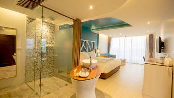 Two Bedrooms 1 King and 2 Single Beds - Transfer from Hua Hin Airport | Minibar, in-room safe, blackout curtains, iron/ironing board