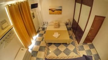Double Room, Shared Bathroom | Free WiFi, bed sheets