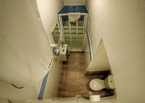 Doppelzimmer, Gemeinschaftsbad | Badezimmer | Kostenlose Toilettenartikel, Haartrockner, Handtücher
