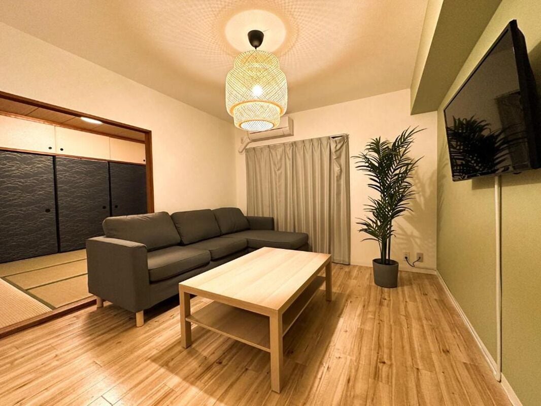 家庭套房, 3 间卧室 | 起居区 | 平板电视