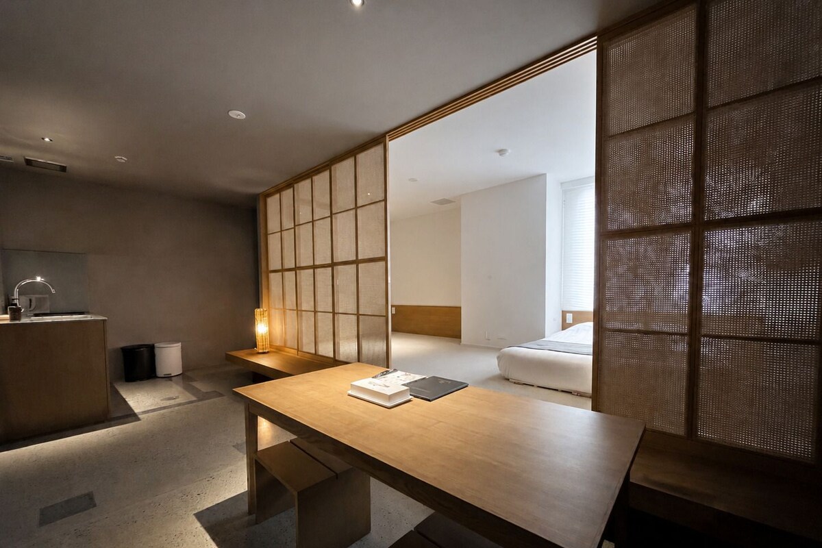 Premium Studio Suite, Multiple Beds, Non Smoking, Hot Tub | Soundproofing, WiFi (free), individually decorated