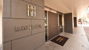 A modern building entrance with a sign reading "RANDOR". - Randor Residence Tokyo Suites (Tokyo)