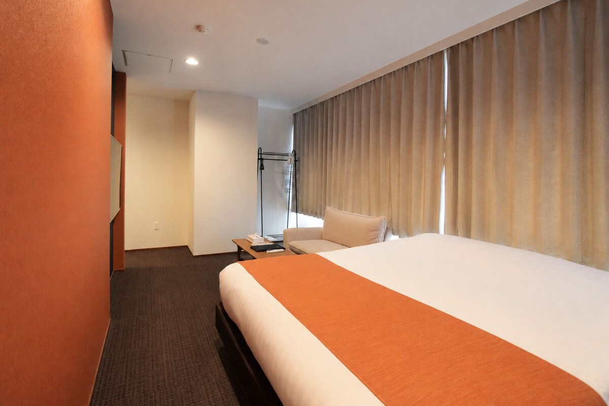 تجهيزات عازلة للصوت وواي فاي مجانًا وبديكورات فريدة لكل غرفة