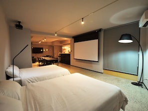 Presidential Studio Suite, Non Smoking, Refrigerator & Microwave | Individually decorated, individually furnished, soundproofing, free WiFi
