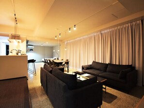 Presidential Studio Suite, Non Smoking, Refrigerator & Microwave | Individually decorated, individually furnished, soundproofing, free WiFi