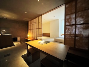 Premium Studio Suite, Multiple Beds, Non Smoking, Hot Tub | Living area