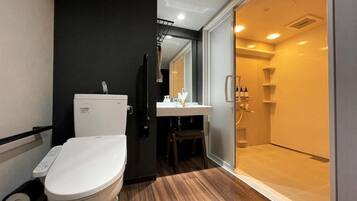 Exclusive Suite, Multiple Bedrooms, Accessible | Bathroom | Combined shower/tub, free toiletries, hair dryer, slippers