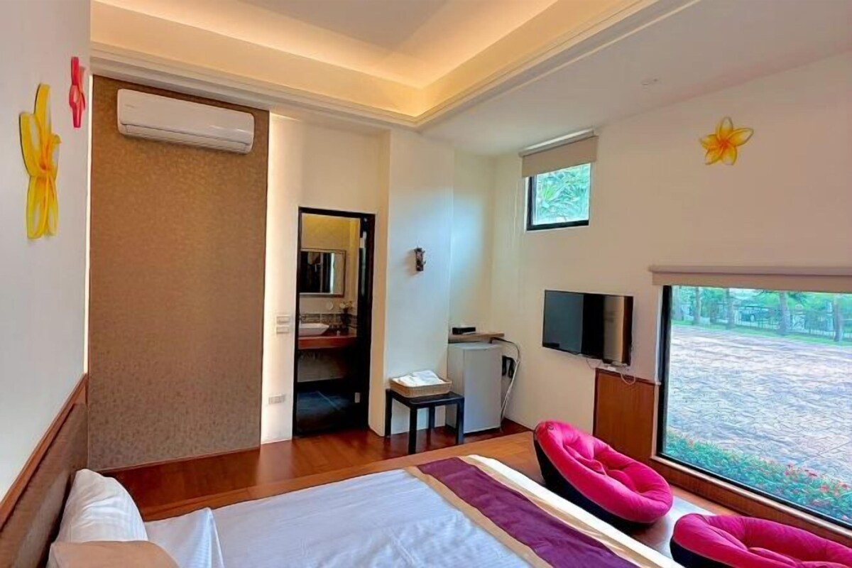 Luxe beddengoed, donzen dekbedden, een minibar, verduisterende gordijnen