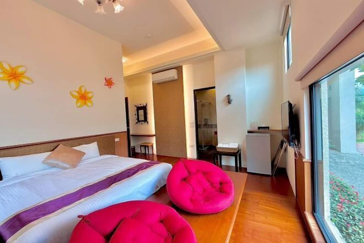 Hochwertige Bettwaren, Daunenbettdecken, Minibar, individuell dekoriert