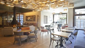 Free daily full breakfast