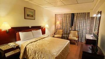 Business Double Room | Hypo-allergenic bedding, desk, blackout drapes, rollaway beds