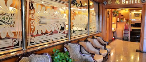 Coin salon dans le hall