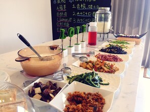 Free daily local cuisine breakfast - Annong White House (Dongshan)