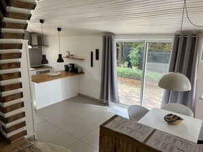 Apartment, Private Bathroom (Cubata) | Dining - Casa da Montanha (Lagos)