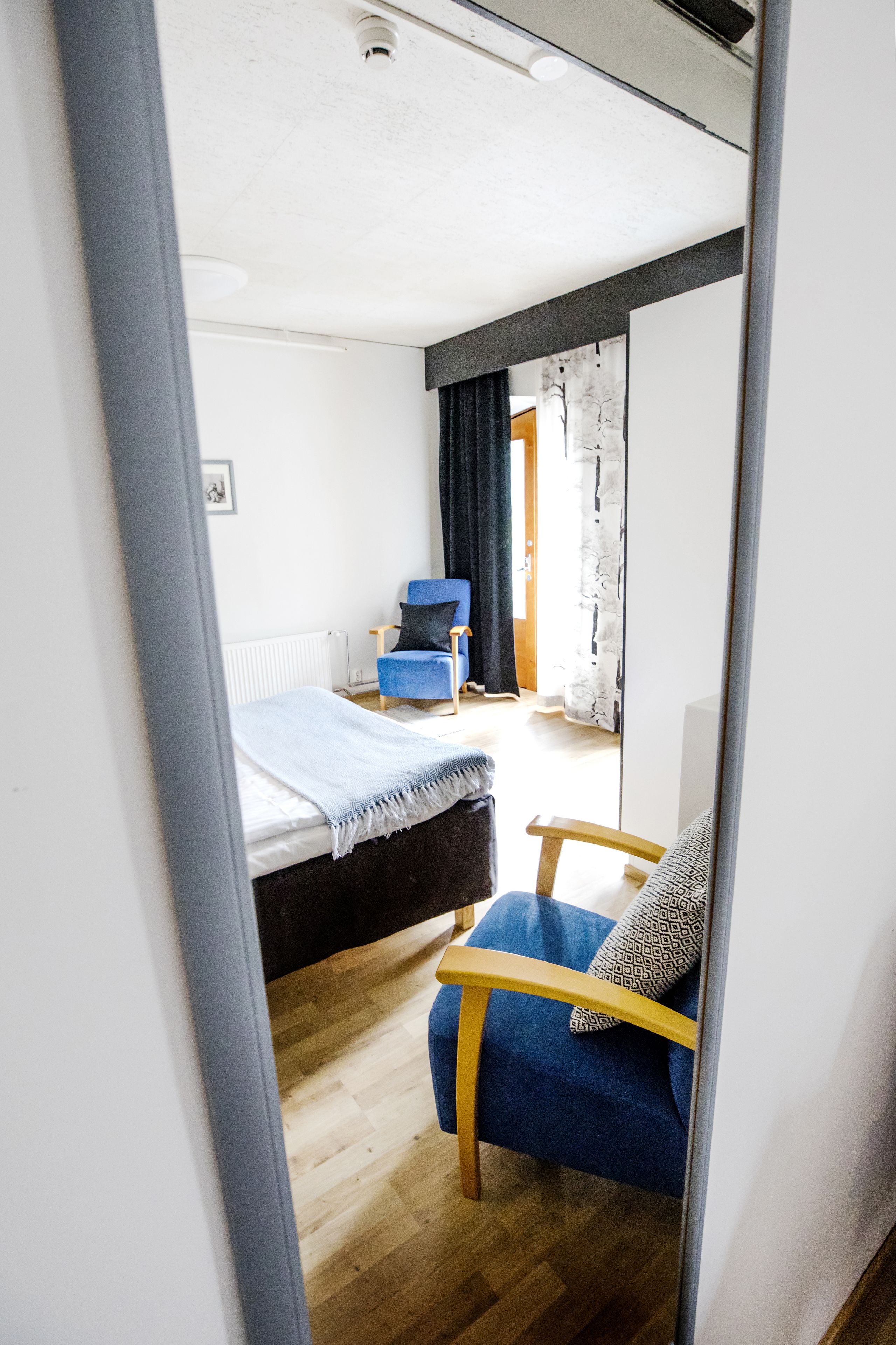 double room, shared bathroom | 1 bedroom, desk, laptop workspace, blackout curtains