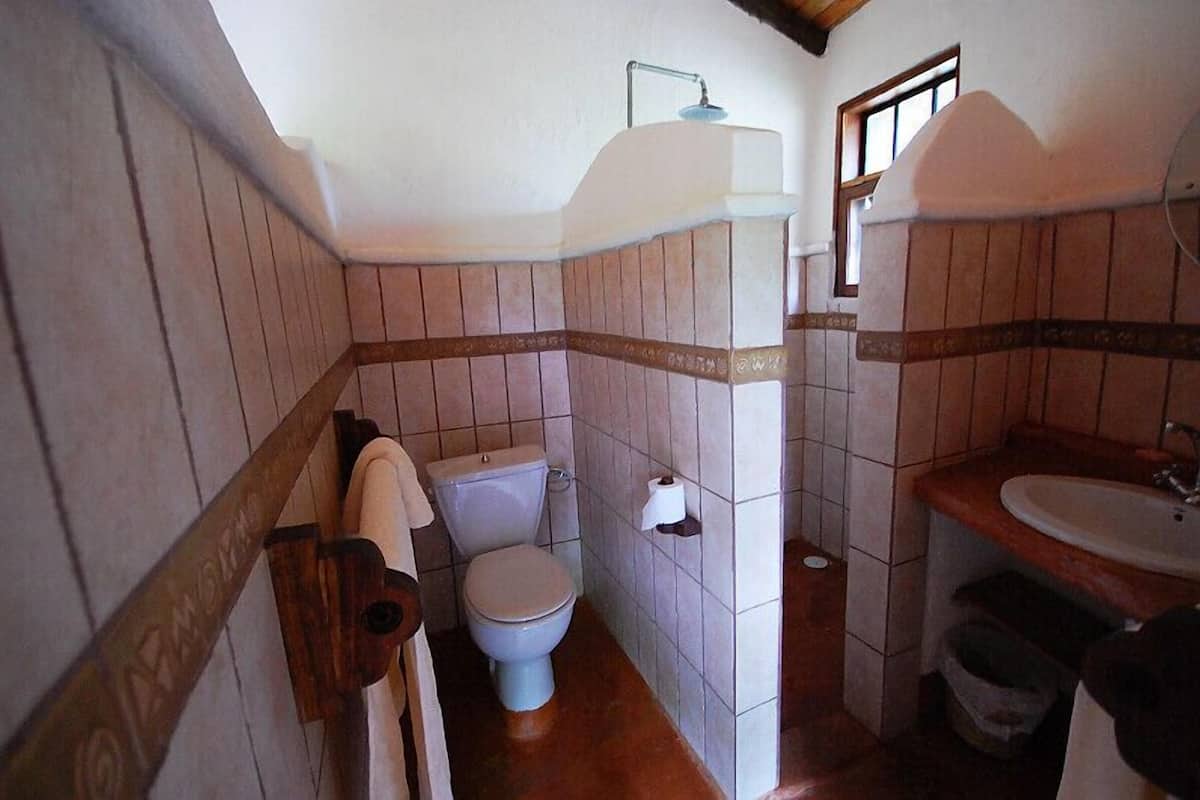 Buồng tắm vòi sen, đồ dùng nhà tắm miễn phí, khăn tắm