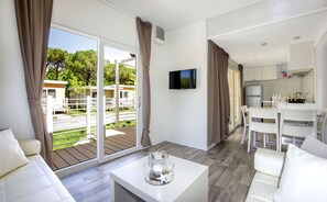 Design Bungalow | Living area | Flat-screen TV, table tennis - Camping Village Baia Azzurra (Castiglione della Pescaia)