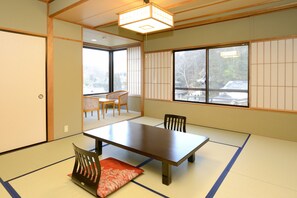 Traditionellt rum (Japanese Style) | Värdeförvaringsskåp på rummet, skrivbord och gratis wi-fi