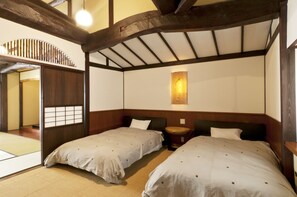 Kamar Tradisional (Old Japanese House Style) | Brankas, meja kerja, dan Wi-Fi gratis