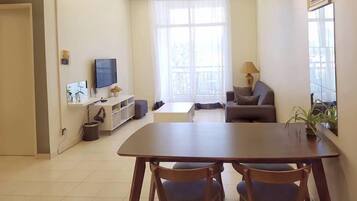 Comfort Apartment, 3 Bedrooms, Non Smoking | Living area | Flat-screen TV