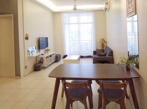 舒适公寓, 3 间卧室, 无烟房 | 起居区 | 平板电视