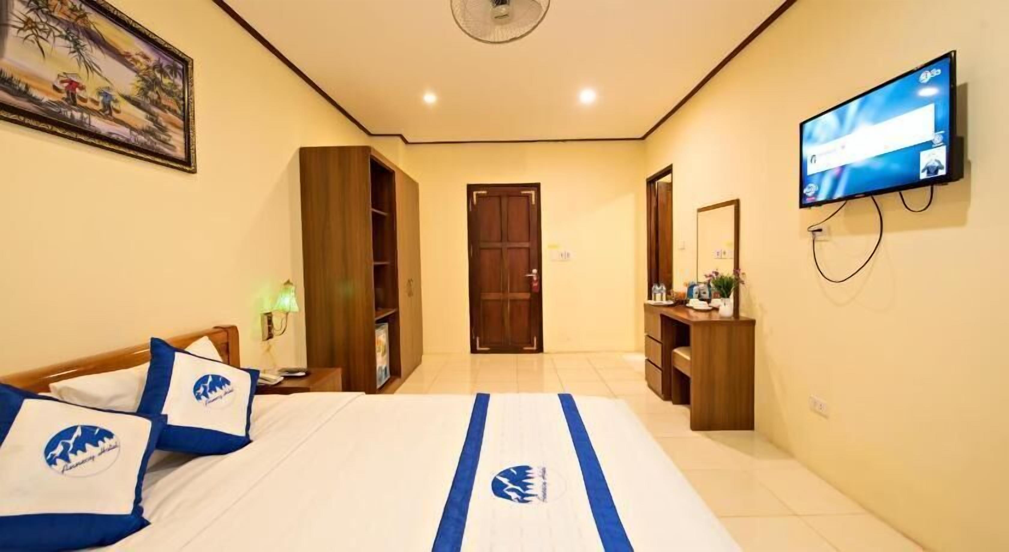 1 bedroom, premium bedding, minibar, in-room safe