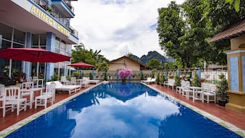 Outdoor pool, pool umbrellas, sun loungers