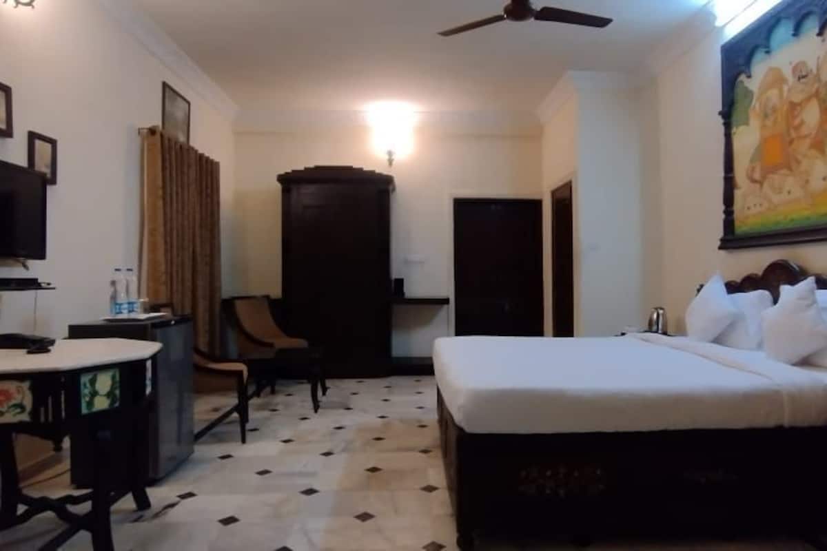 Heritage Deluxe Room | Premium bedding, in-room safe, desk, rollaway beds