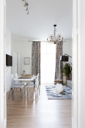 디럭스 스튜디오 스위트, 침실 1개 | 객실 내 식사 공간