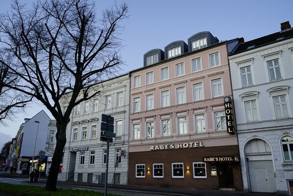 Front of property - Rabes Hotel Kiel am Hauptbahnhof (Kiel)