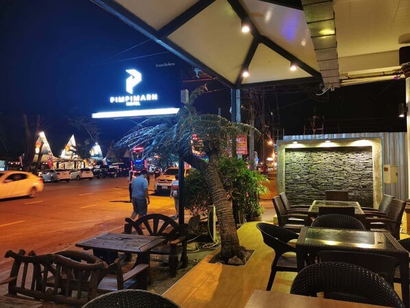 Front of property - Pimpimarn Beach Hotel (Klaeng)