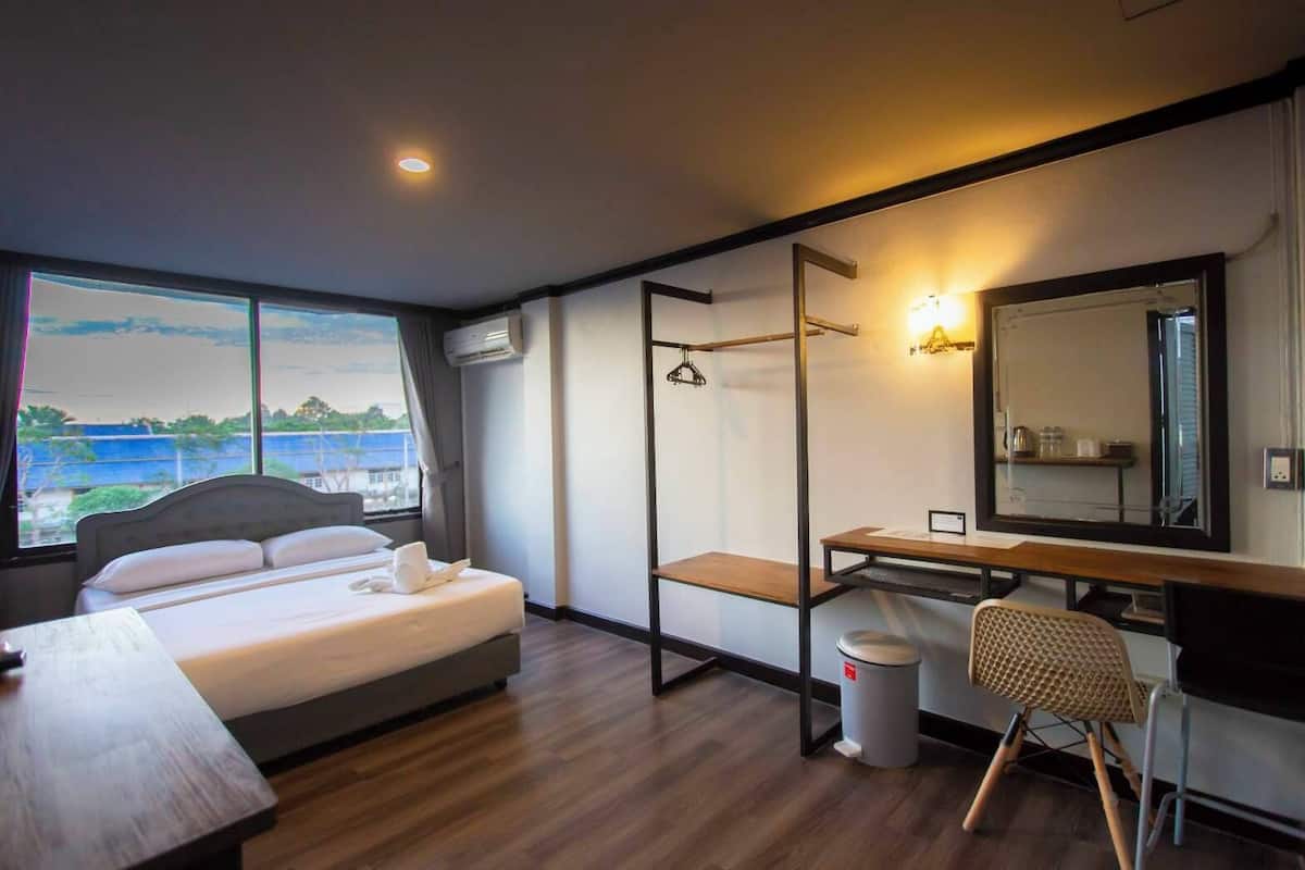 Family Room for 4 Persons | Escritorio y wifi gratis