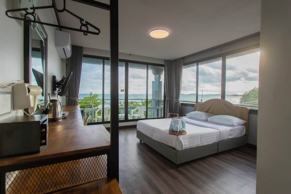 Superior Sea View Room with Balcony | Free WiFi