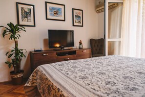 1 habitación, tabla de planchar con plancha y wifi gratis 