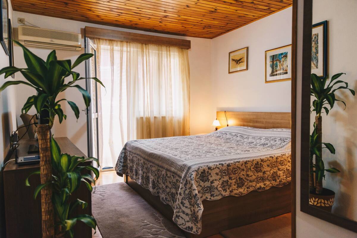 1 habitación, tabla de planchar con plancha y wifi gratis 