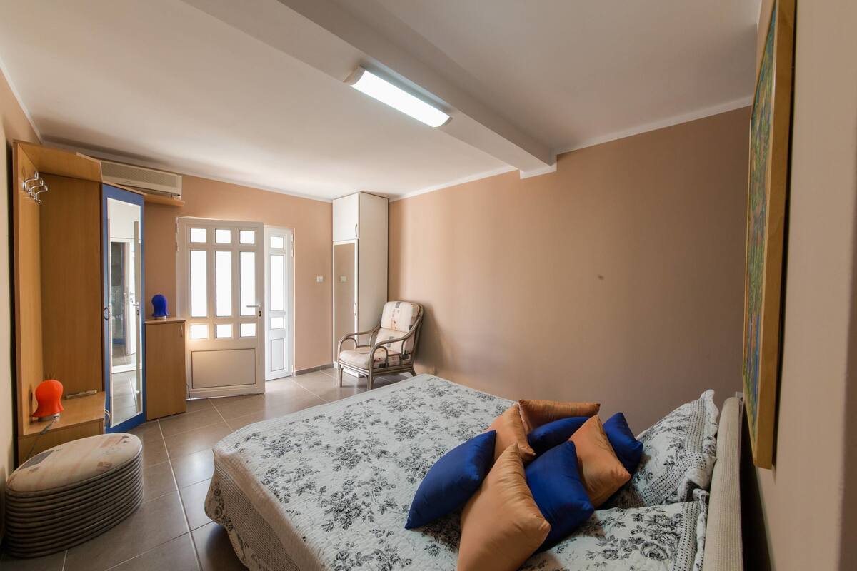 Studio, Poolzugang, Poolblick | Hochwertige Bettwaren, Schreibtisch, schallisolierte Zimmer