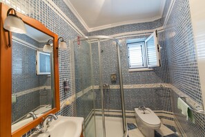 Villa, 3 Bedrooms, Pool Access, Pool View | Bathroom