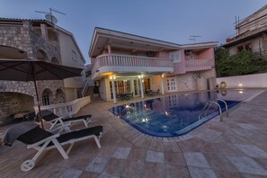 Villa, 3 Bedrooms, Pool Access, Pool View