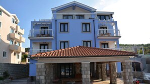 Front of property - Aparthotel Villa Lav (Tivat)