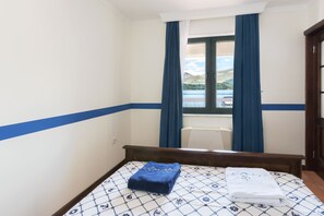 Apartment, 1 Schlafzimmer, Terrasse, Meerblick | 1 Schlafzimmer, Zimmersafe, Bügeleisen/Bügelbrett, kostenloses WLAN