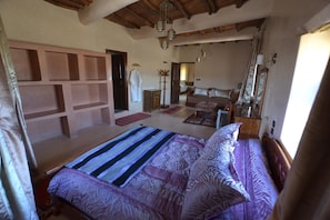 Caixa forta a l'habitació, decoració individual i mobiliari individual