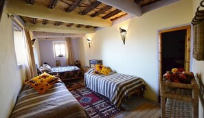 Caja de seguridad en la habitación y decoración personalizada