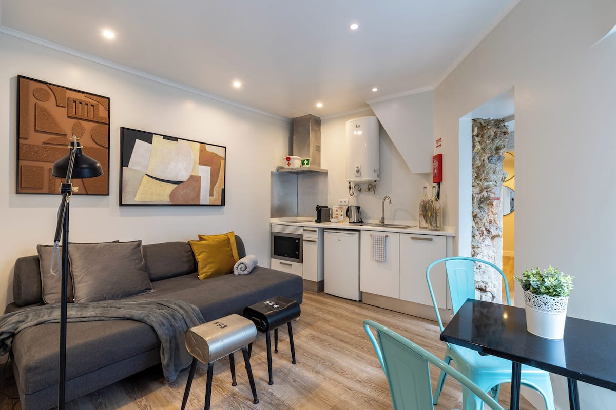 Standard Apartment, Courtyard View | Living area