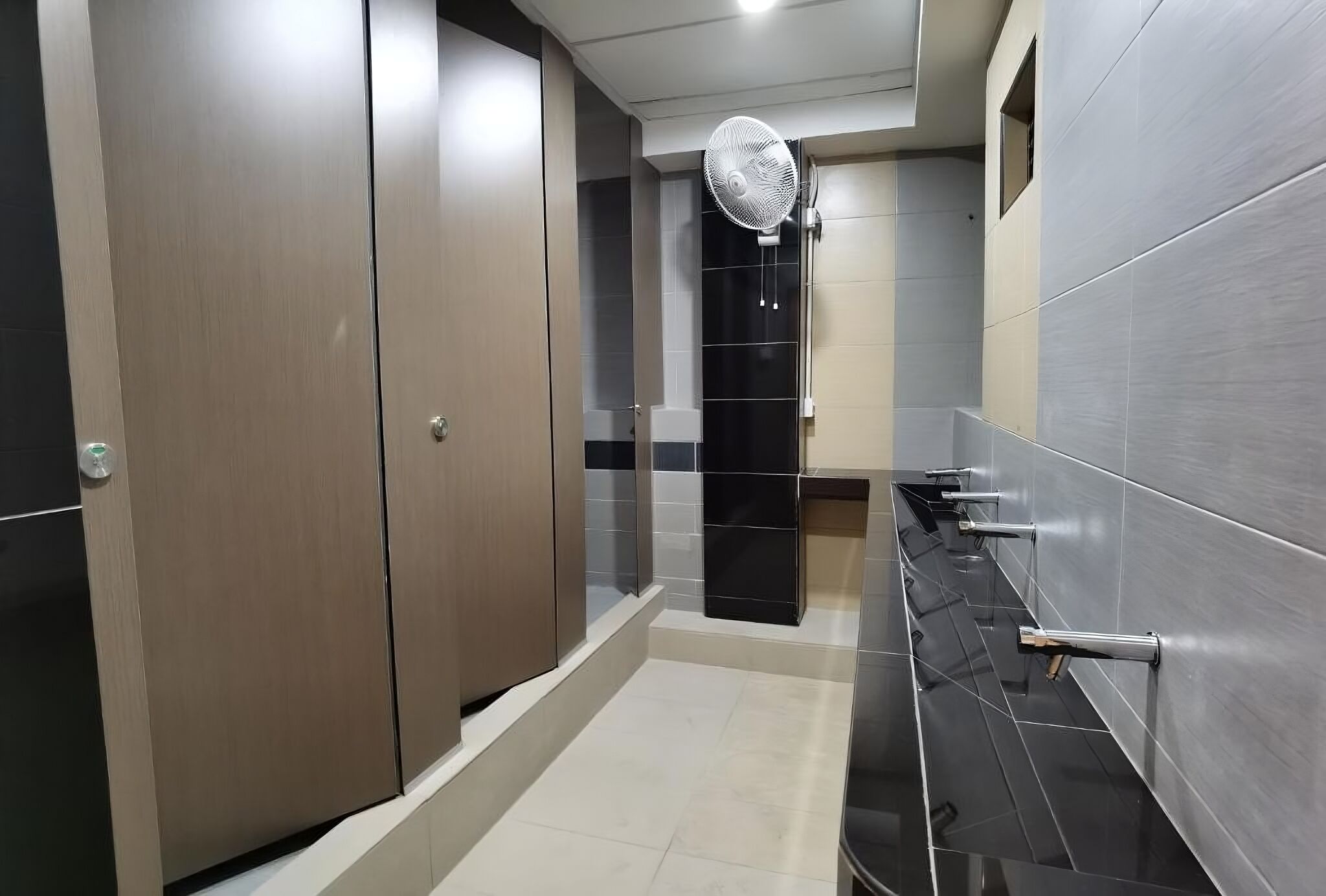 20 Bunk Bed Female Dormitory | Bathroom sink